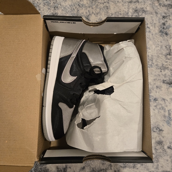Nike Air Jordan 1 High Black and Silver - Picture 5 of 6